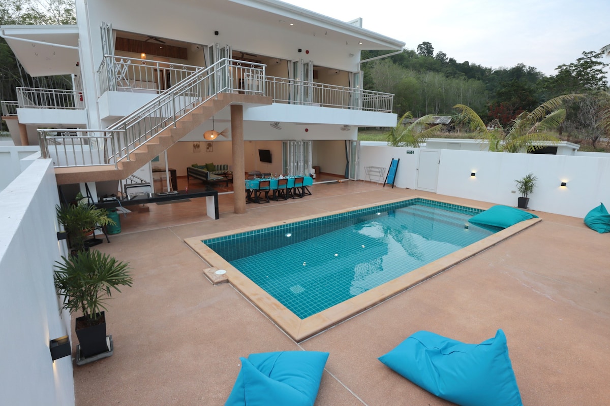 8 Palm Villa 1 - 4 bedroom Private Pool Villa