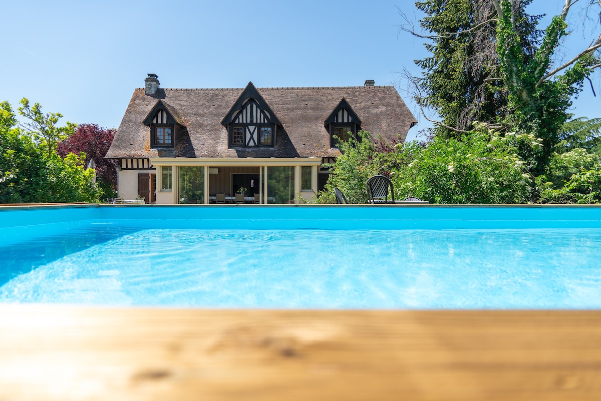 Super villa piscine au bord de l'Eure 1H de Paris