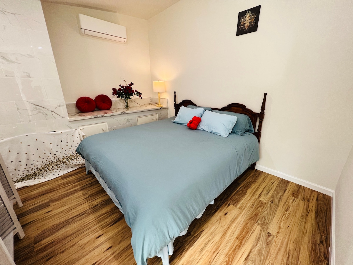 Renovated Guesthouse w/parking discount monthly