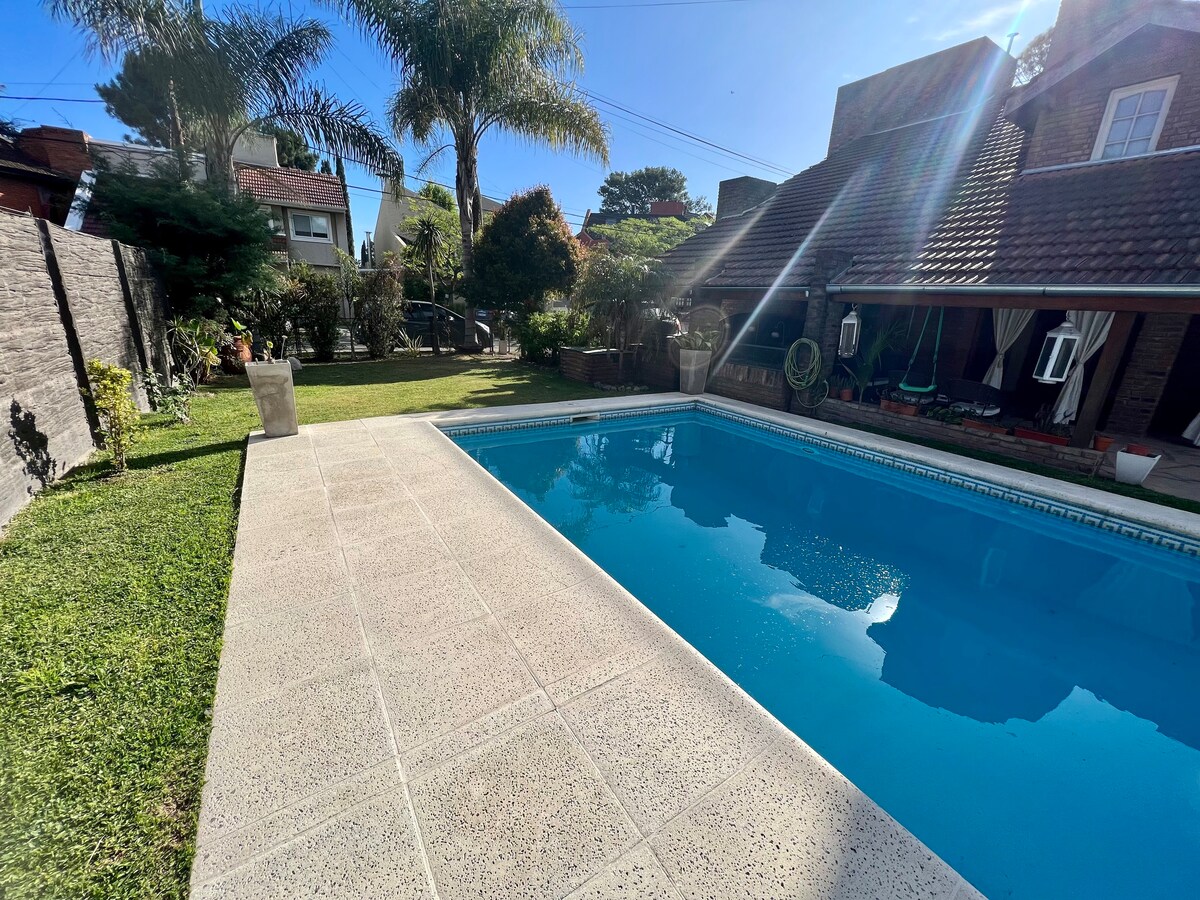 乡村俱乐部带泳池和烧烤的Quinta别墅