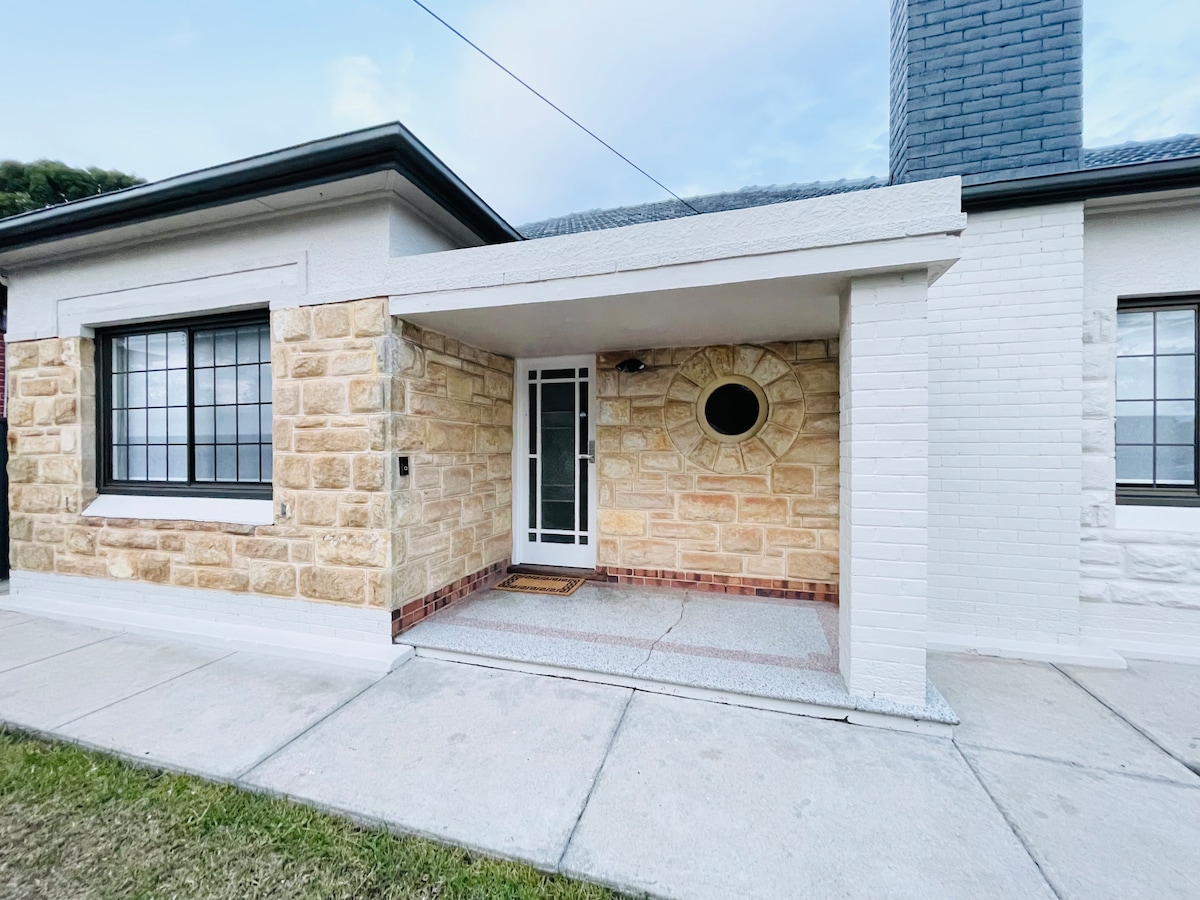 Cozy Immaculate 3BR Home in Clarence Gardens