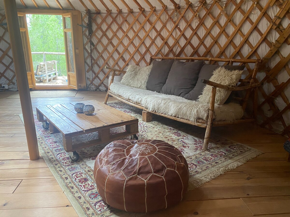 Yurt on Retreat-Centre in Nature