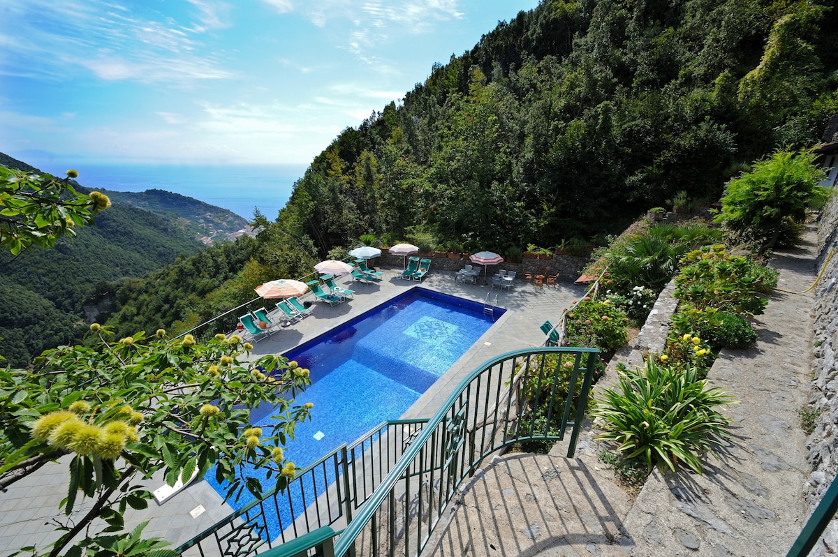 Aurora's villa con piscina, vista mare e garage