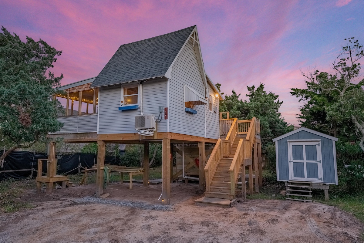 Perfect Island Hideaway for 2-Beach Gear Provided