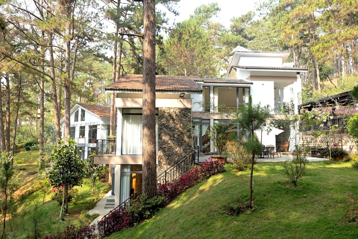 Tuyenlam湖景5卧室别墅（ 1100平方米）