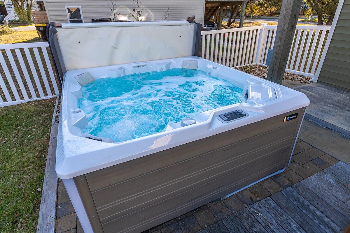 HotTub | Beautifully Appointed | 5 Bdrm Beach Home