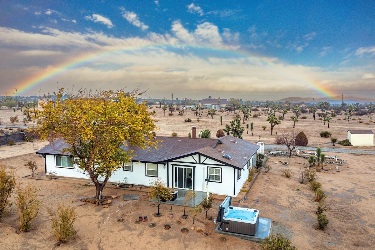 5 Acre Oasis: Epic Views Joshua Trees Spa Pool BBQ