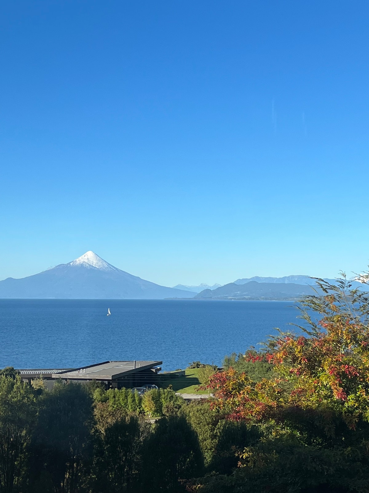 acogedora casa de campo vista a volcanes  y lago.