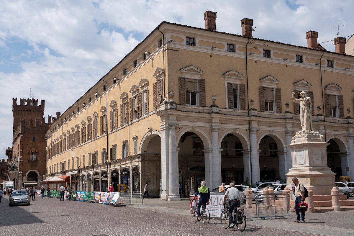 Elegant rooms in the historic center of Ferrara
