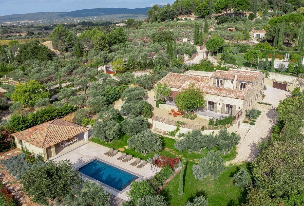 Mas avec vue spectaculaire sur le Luberon, 330 m2