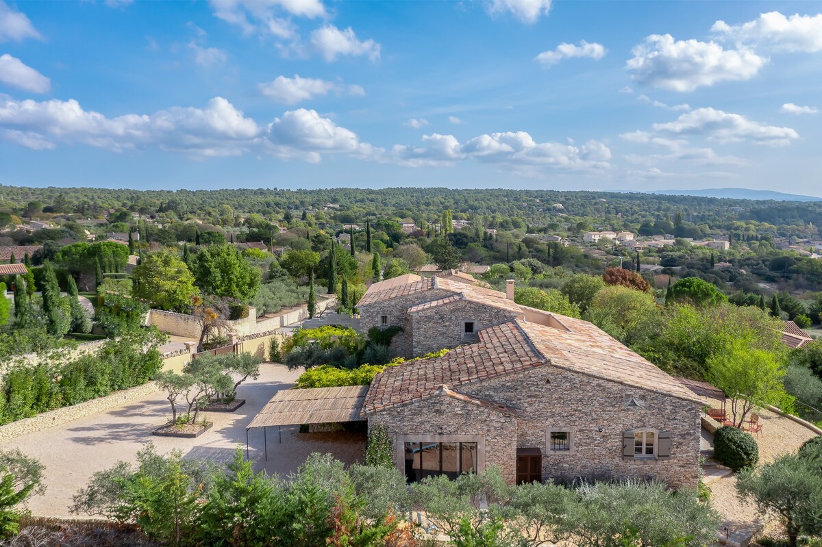 Mas avec vue spectaculaire sur le Luberon, 330 m2