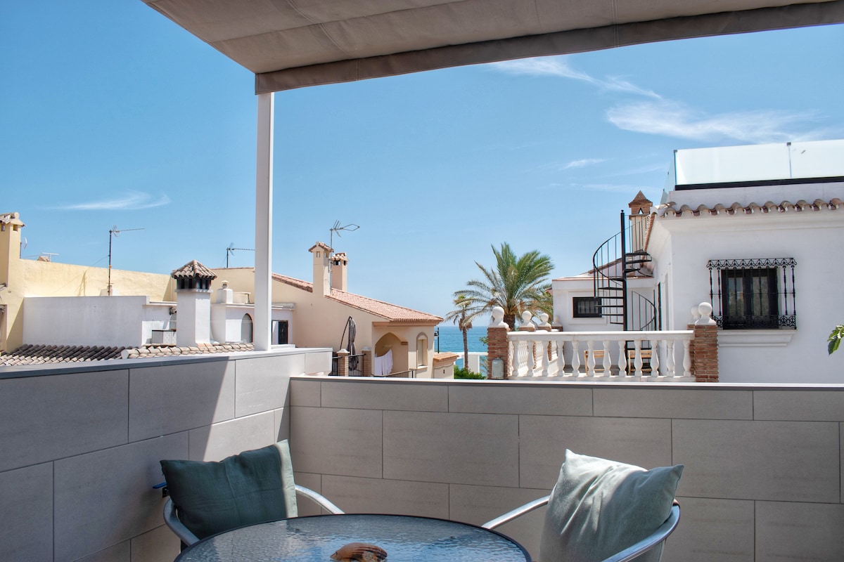 Charming by the sea: Estepona harbour house