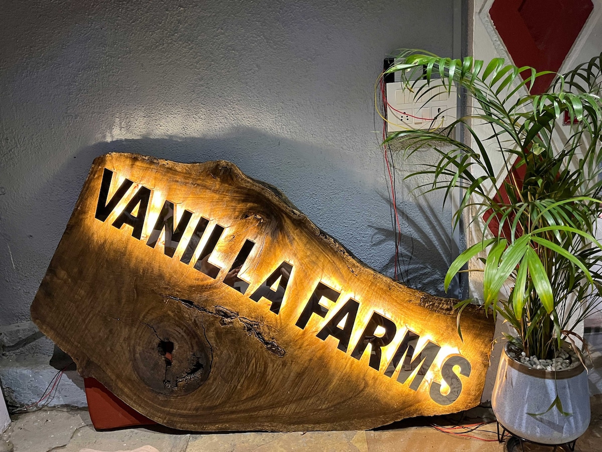 The Upstairs, Vanilla Farms