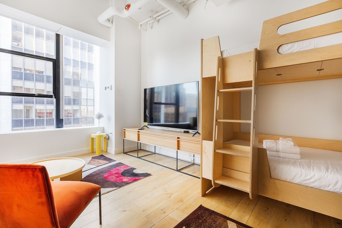 Studio Bunk Sky | Placemakr Wall Street