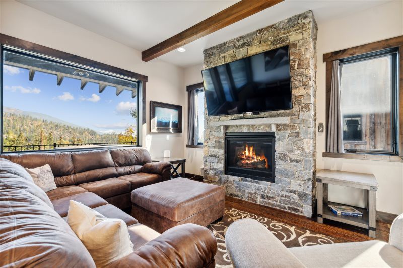 Great Northern Ski Haus, Sleeps 18