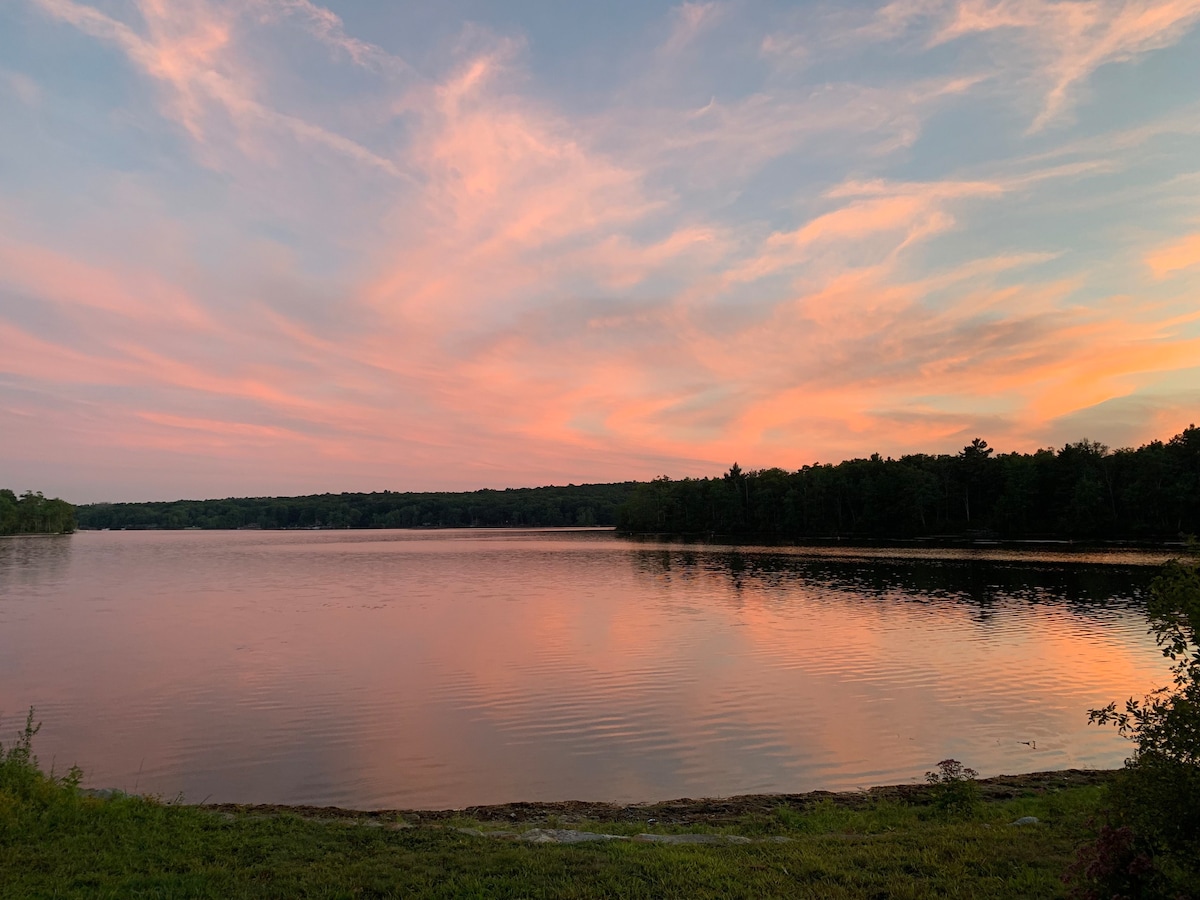 威廉姆斯湖（ Lake Williams Lakefront ）