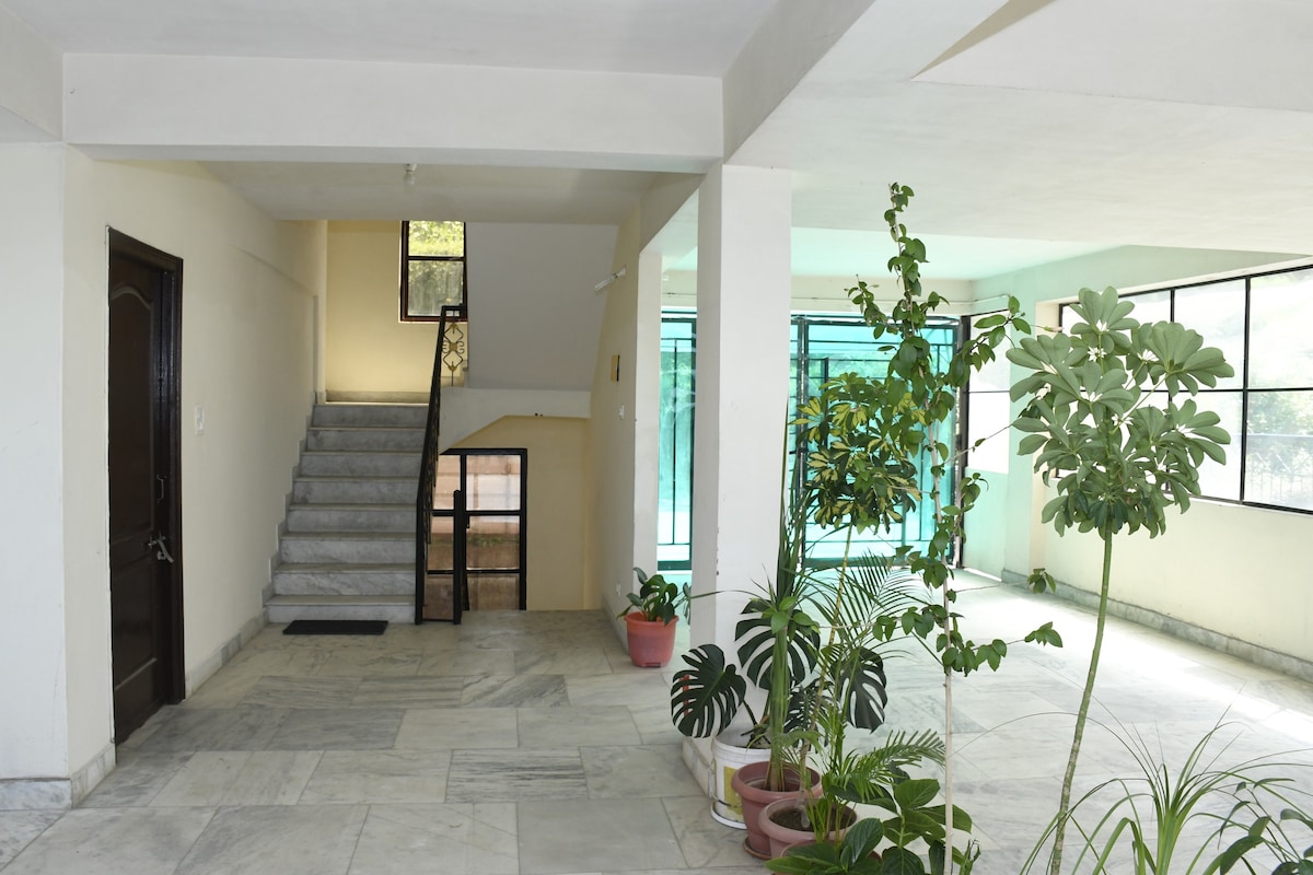 Valley View, Balcony: Wi-Fi, Parking!Pvt Room 2BHK