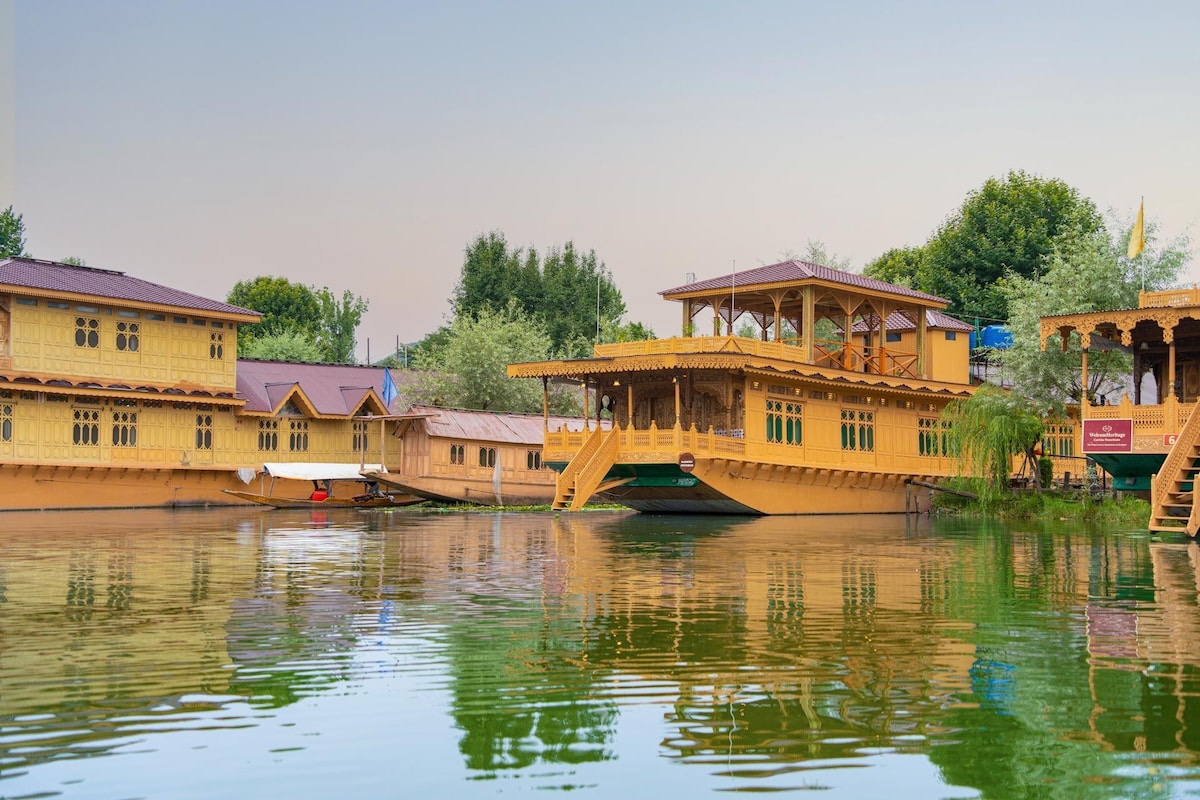 Harmukh Houseboat