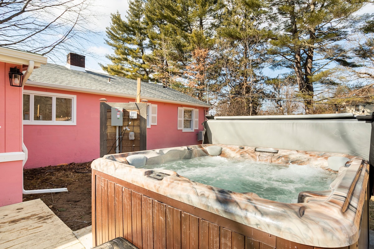 Hot Tub | BBQ | Pet & Kid-Friendly|FirePit|Hiking