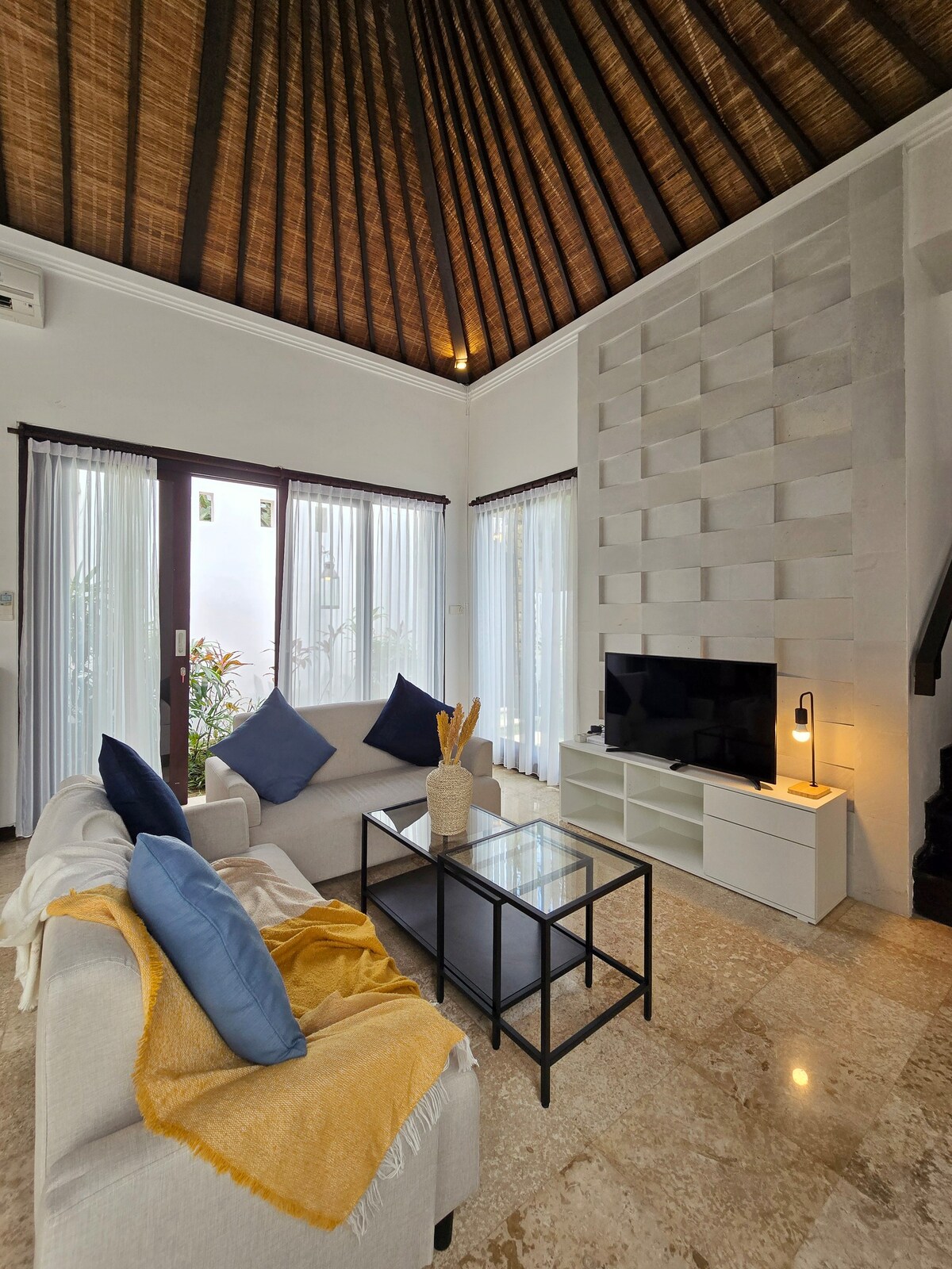 Tropical Villa, Secluded Bliss in South Kuta