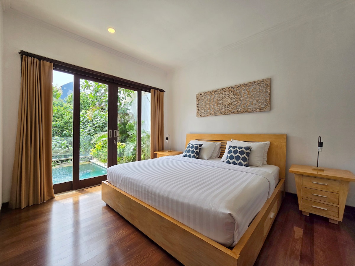 Tropical Villa, Secluded Bliss in South Kuta