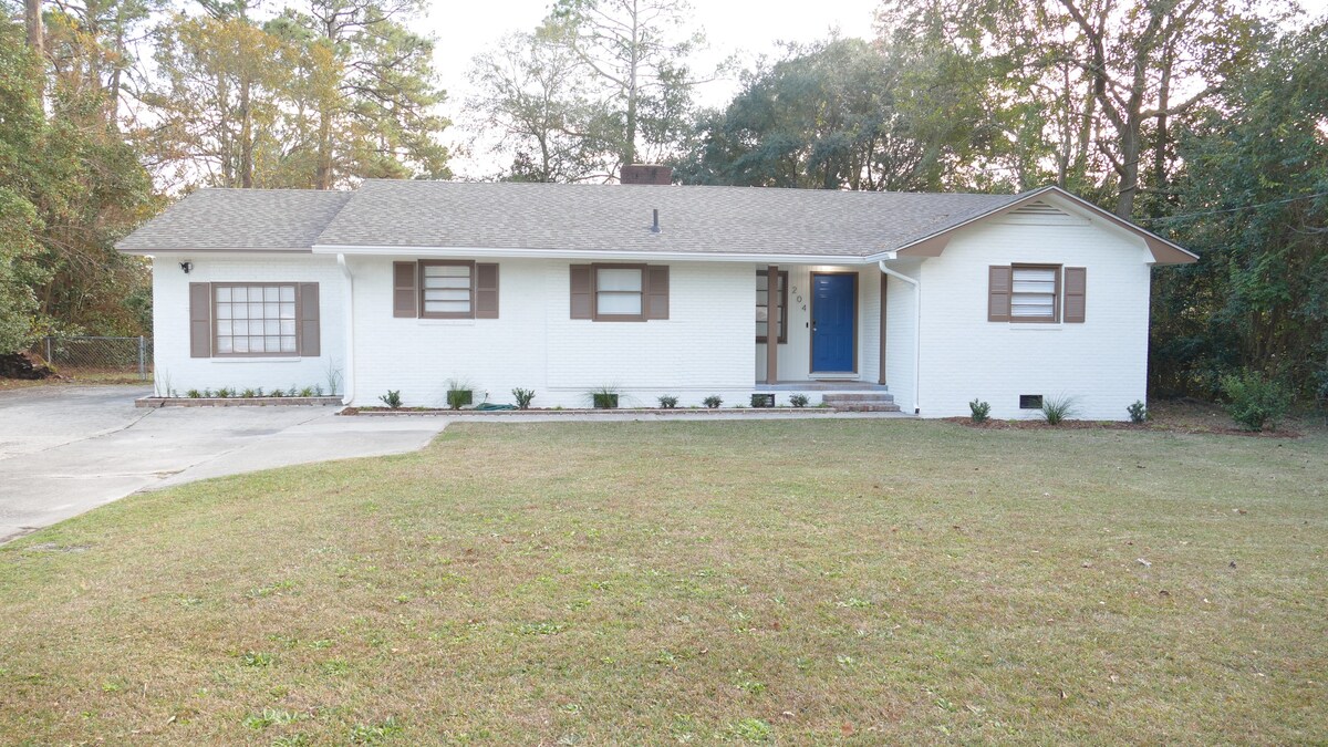 Music on Marvin. 3bd/2ba House across from GSU.