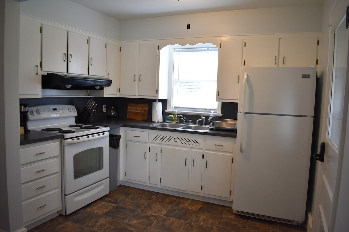 Cottage in the heart of Taneytown, by Tannery Barn