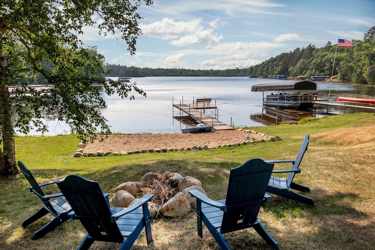 Peaceful Lakefront retreat/Kayak/rent pontoons!