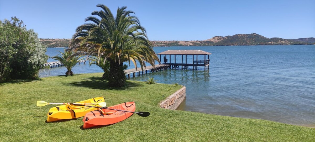 Casa Orilla de Lago Rapel ， Mesa de Pool ， 2艘皮划艇。