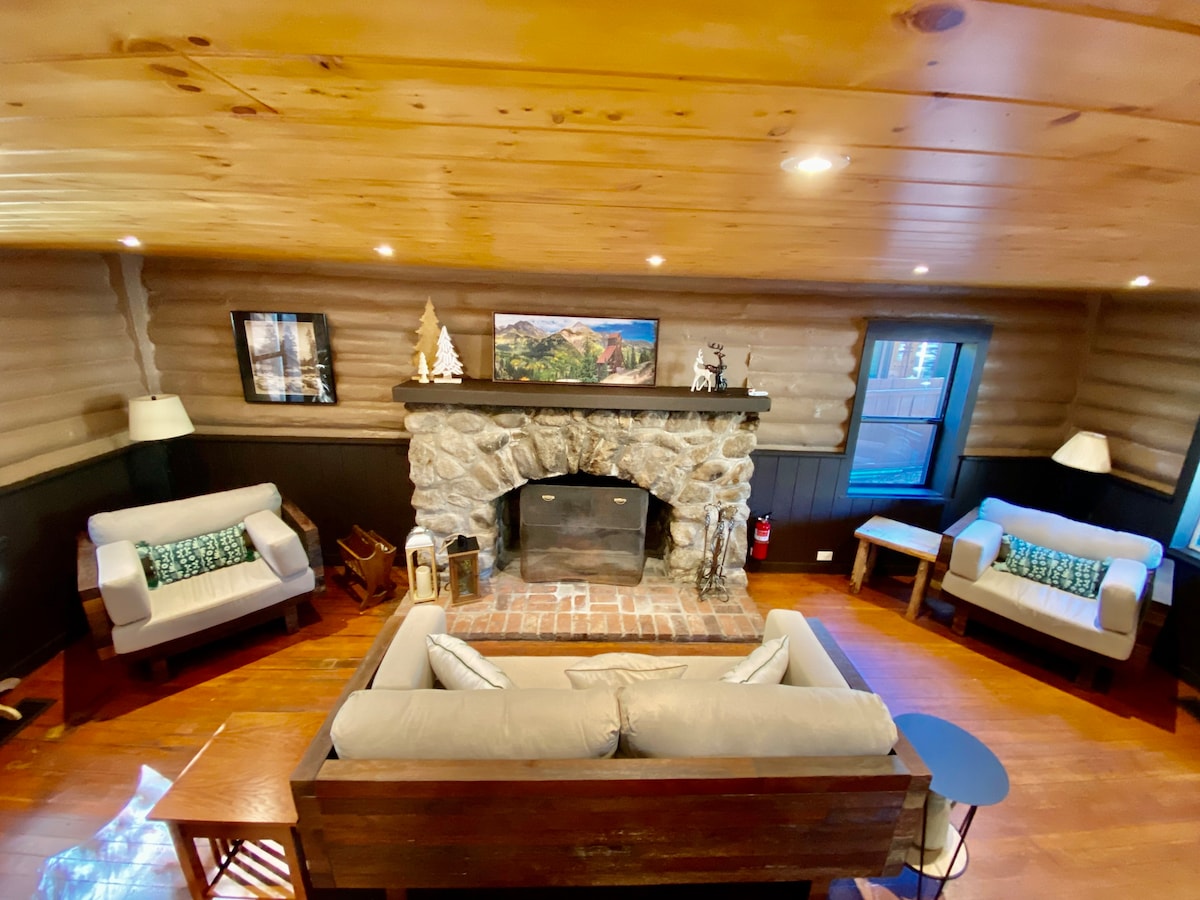 Yesteryear - Pet-friendly log cabin close to town