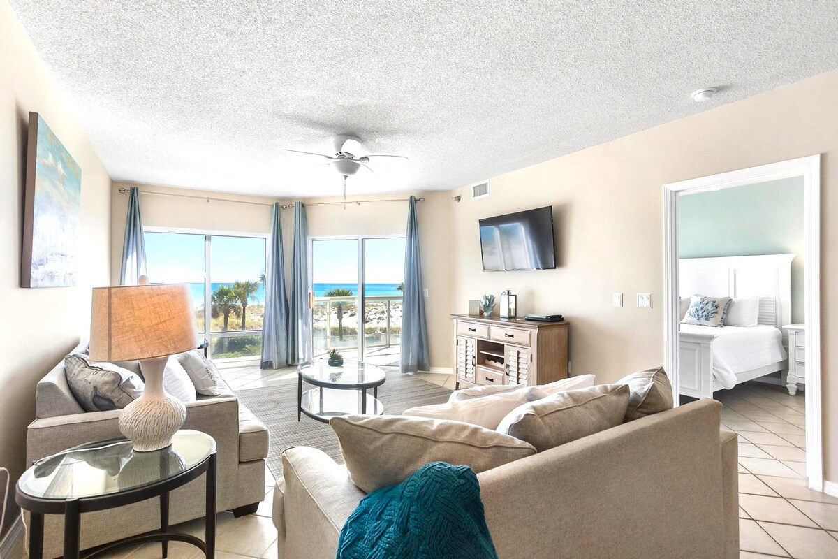 Beachfront 2/2 condo-Amazing views/Private pools!