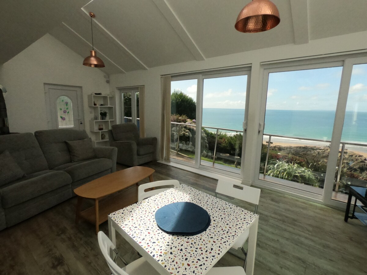 Beautiful ocean views from tranquil holiday home
