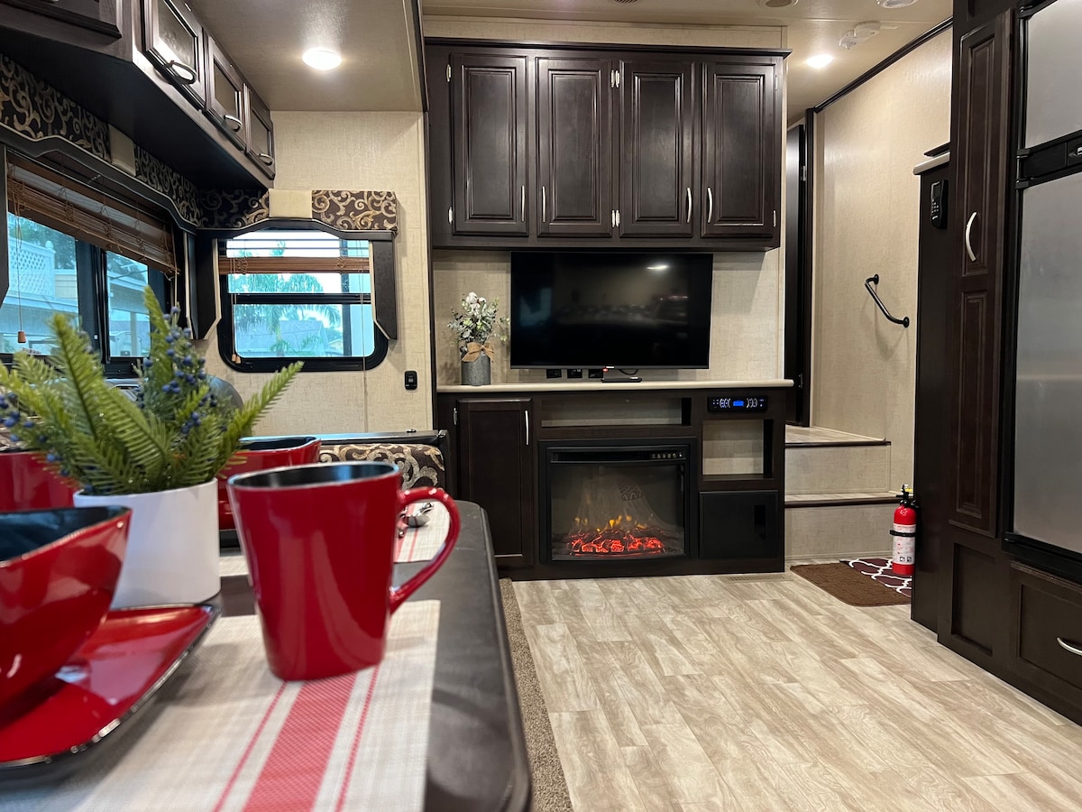 Modern RV w/ Hot Tub | Great location!