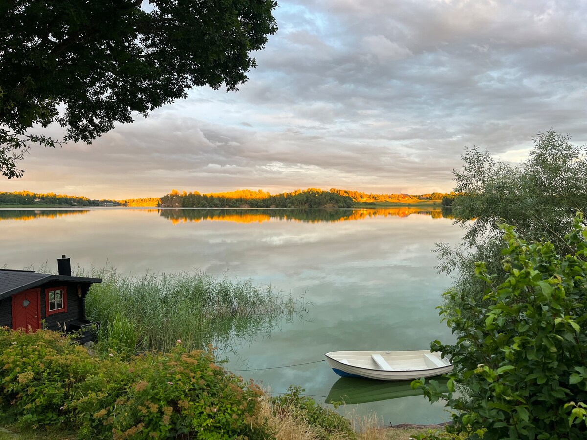 Idyllisk stuga med sjötomt