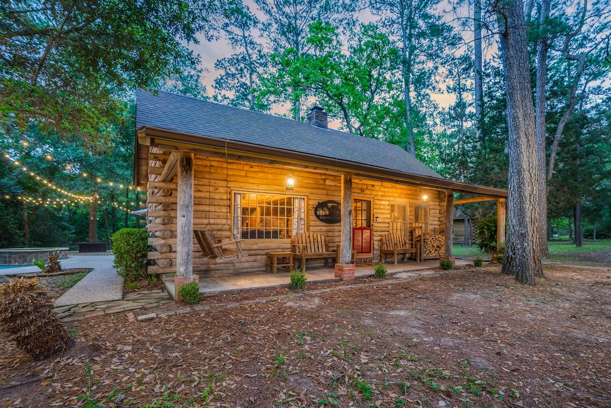 Log Cabin w/Hot Chocolate,Fire Pit&so much S’MORE!