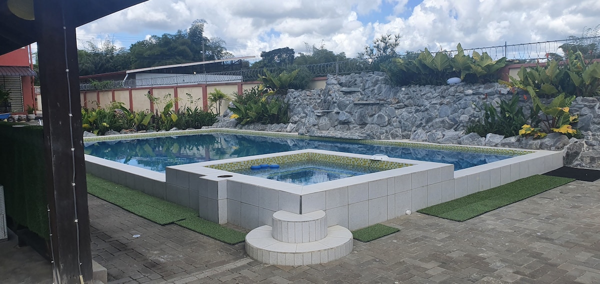 Resort Tjong-Tjong with swimmingpool and waterfall