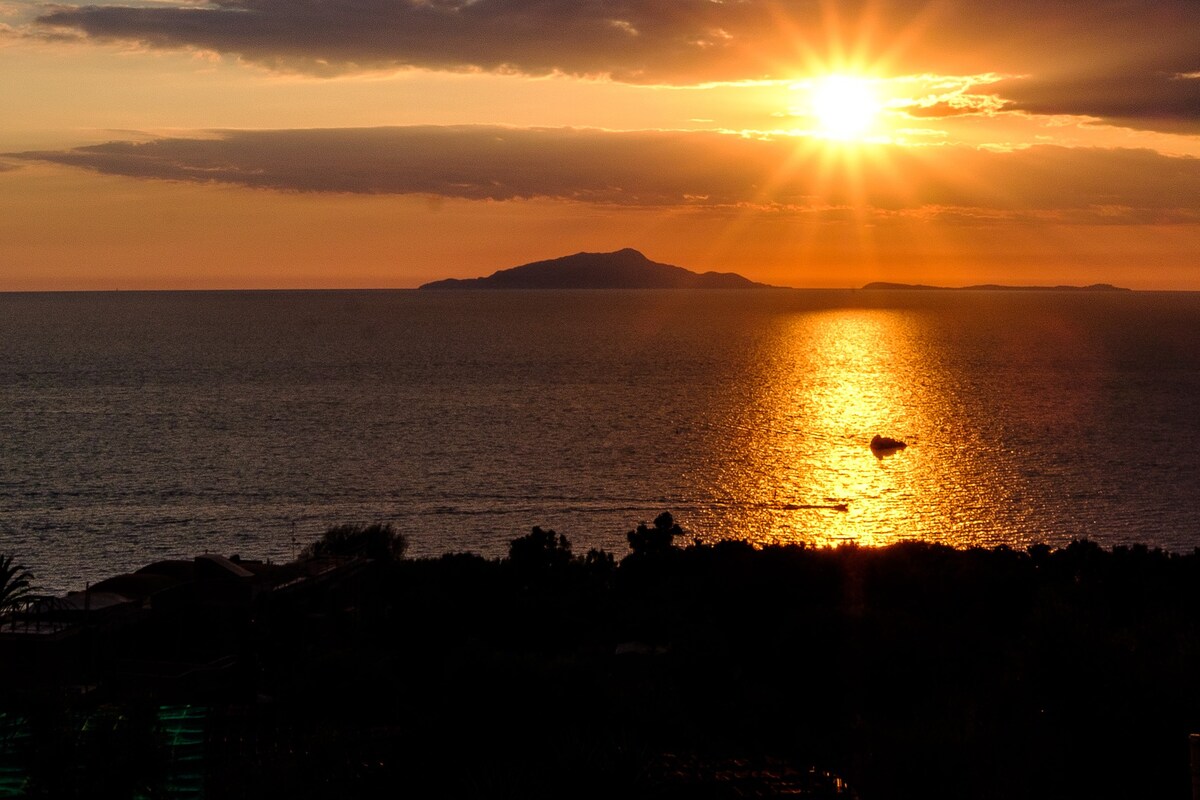Il Tulipano -海景、屋顶露台和日落