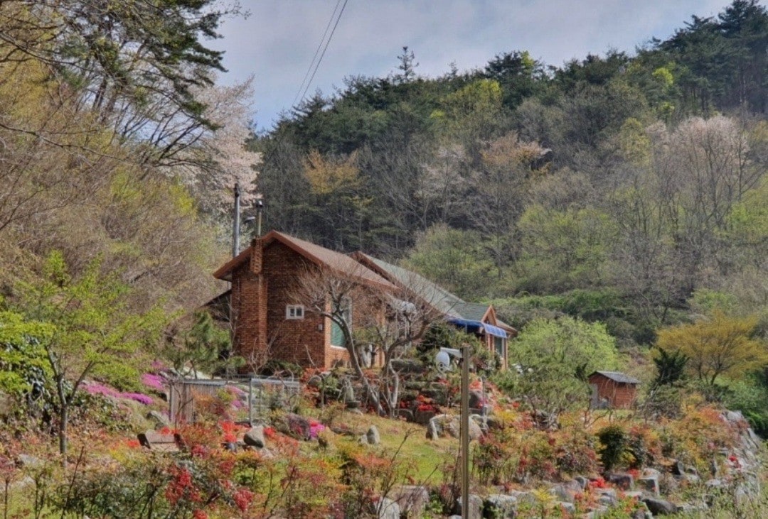 全罗南道花孙郡清亭山郭尔小屋
（包括附属的黄藤翁多尔室）
"Hodol 's"