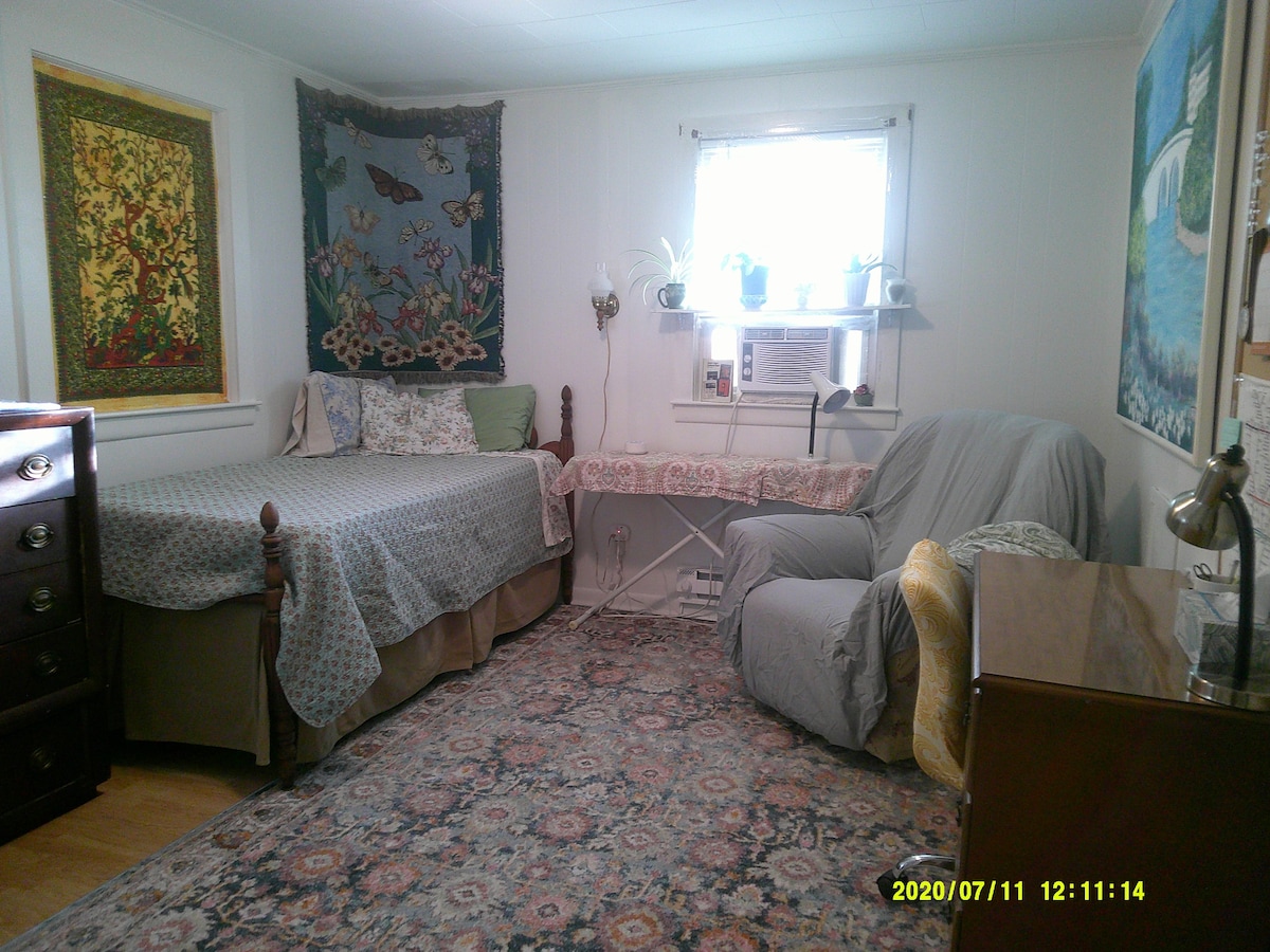 The Rose Marie Bedroom for travel nurse