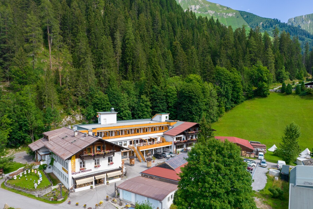 Einzelzimmer in künstlerischer Atmosphäre