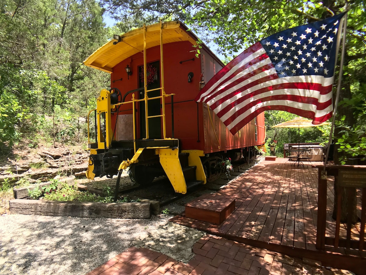 Livingston Junction Caboose 102 Private HOT TUB