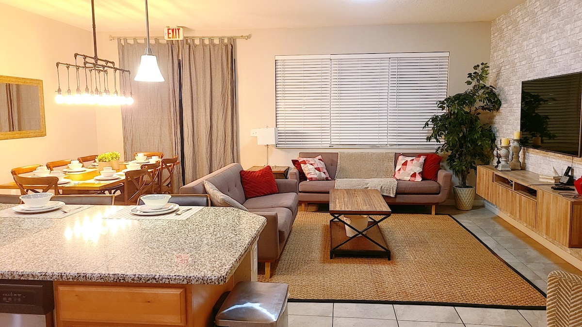 Compass Bay Vacation Home-Pet Friendly