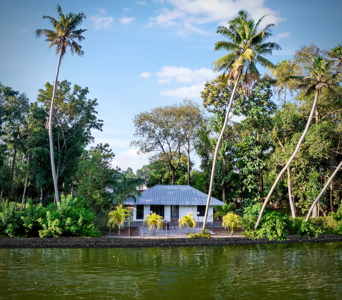 翡翠后水别墅（ Emerald Backwater Villa ）。