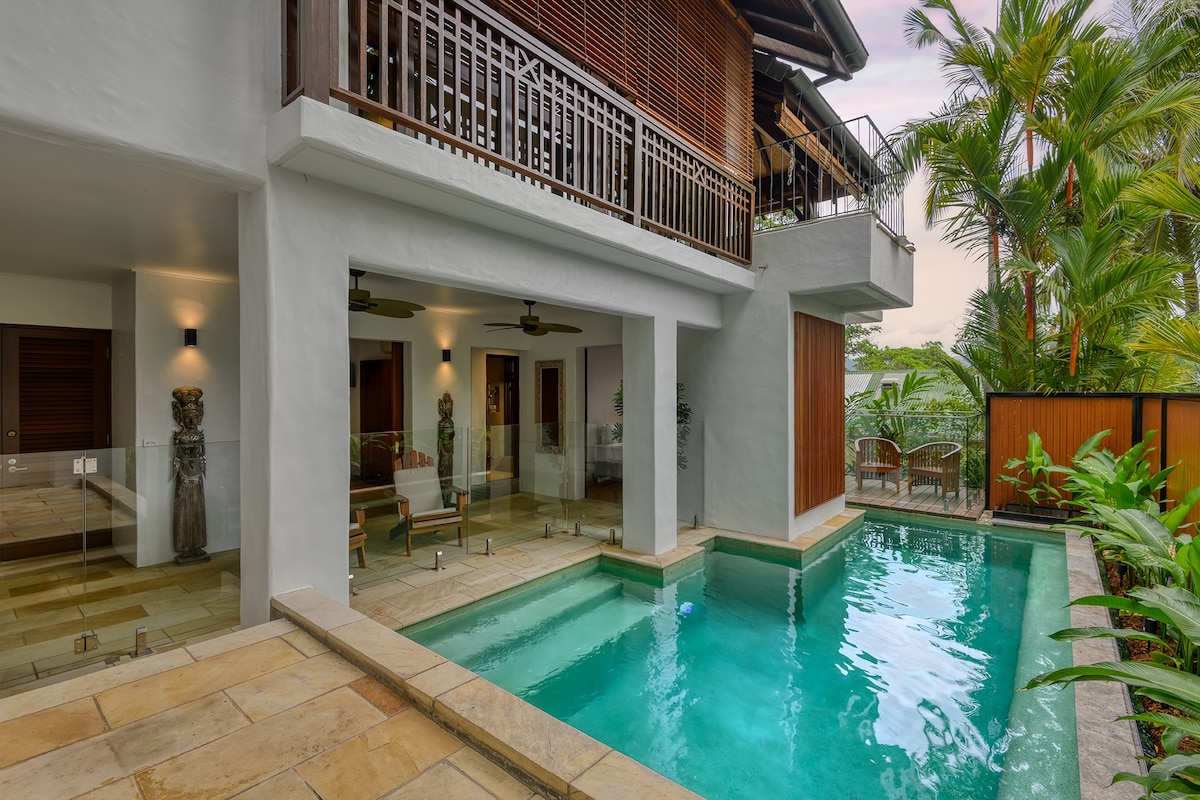 Palm Bliss Villa—A Central Balinese Pool Oasis