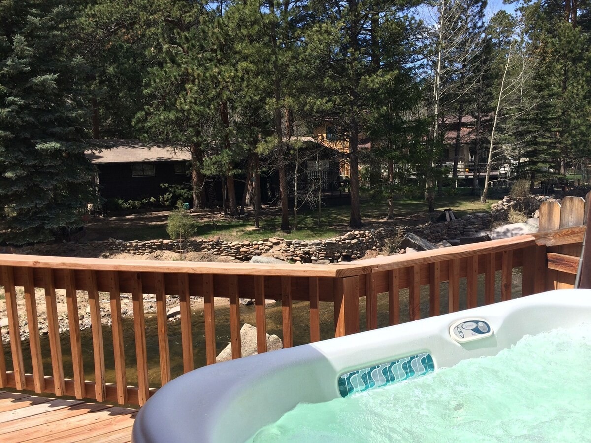 Ever After cabin 5 min to Estes park with hot tub