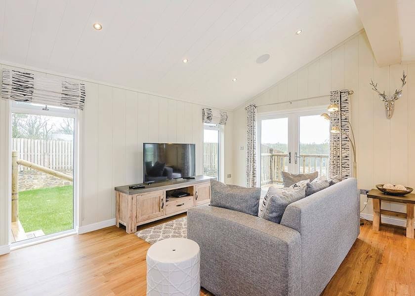 Luxury, Spacious 1 Bed Lodge | Hot Tub/Garden/View