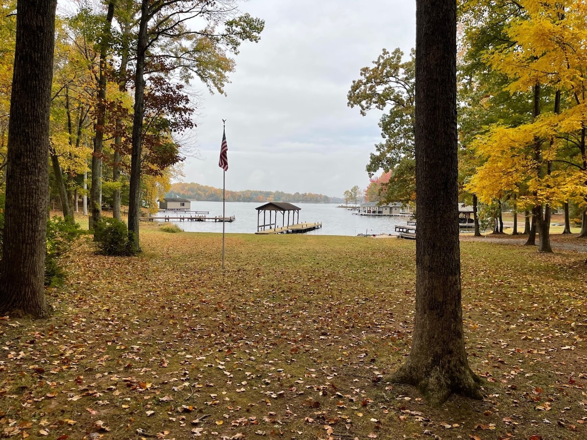 License To Chill - Lakefront/Screened in Porch