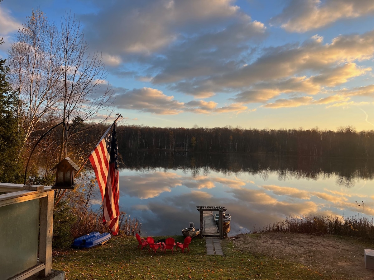 Private Lakefront House: Fish, Kayak, EV Chg, Pets