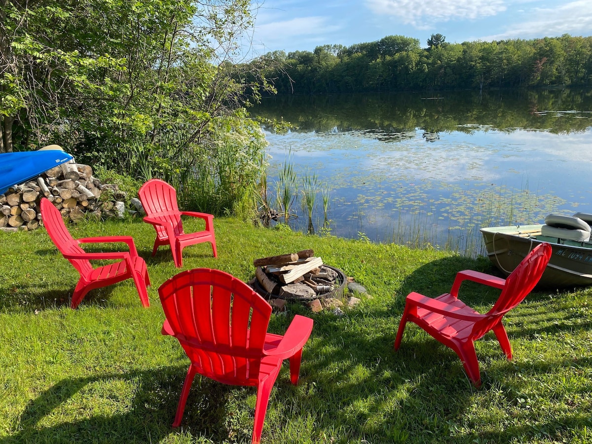 Private Lakefront House: Fish, Kayak, EV Chg, Pets