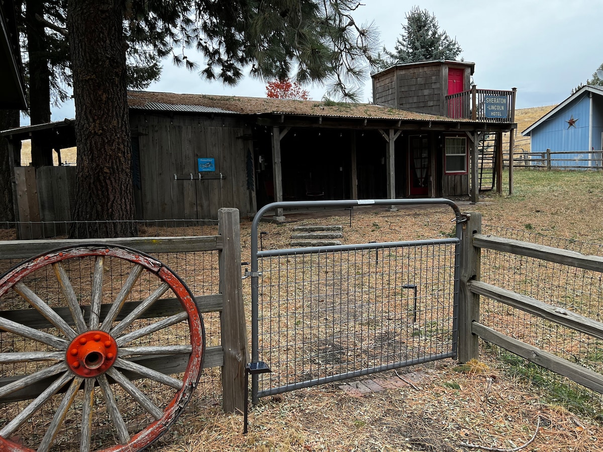 Butch’s Bunkhouse - Go Cougs!